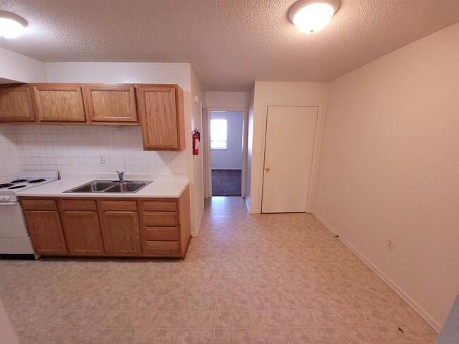 Building Photo - 1514 Sylvan Ln