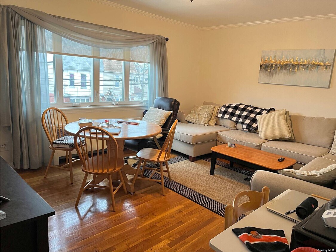 7016 Juniper Valley Rd Unit 2nd Fl, Queens, NY 11379 Room for Rent