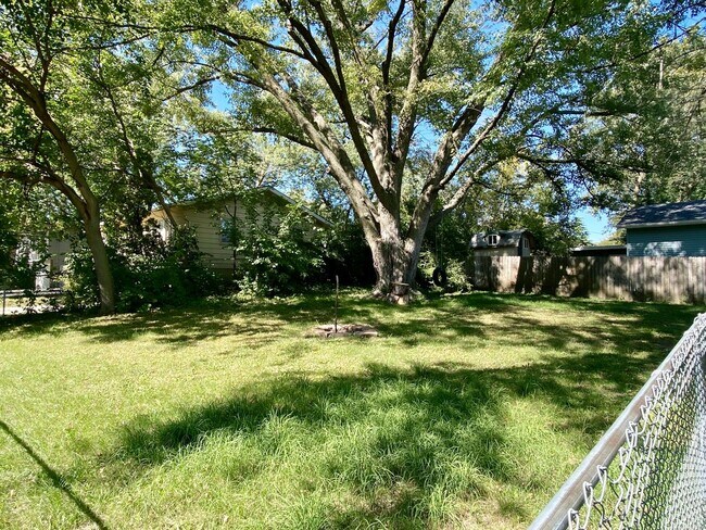 Foto del edificio - Beedle Duplex (231/233)