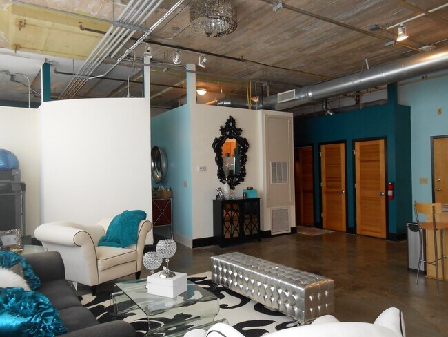 Building Photo - 505 Whitehall Street Southwest, Unit 244