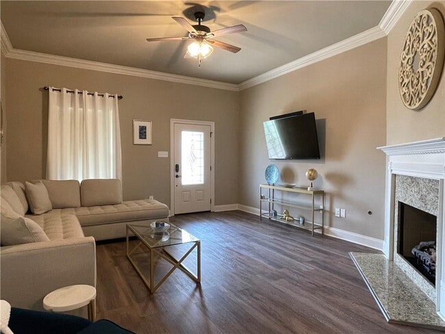 Building Photo - 70404 Chambly Ct