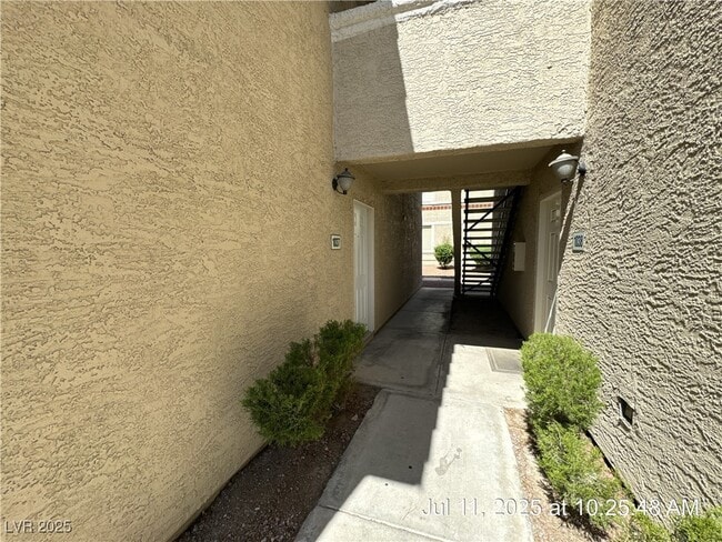 Building Photo - 7200 W Pirates Cove Rd