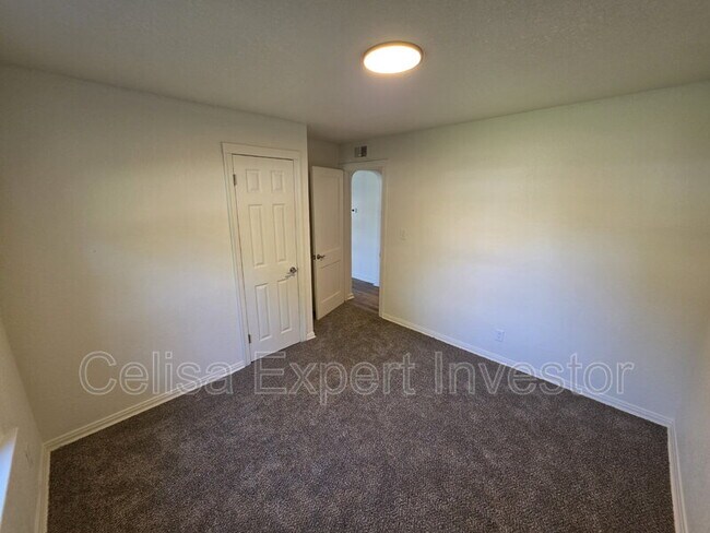 Building Photo - 4317 Spatz Ave