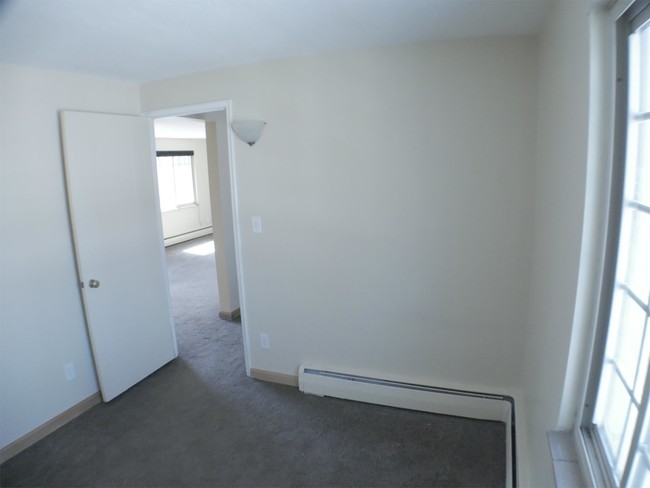 Building Photo - South Park Manor - 297-3