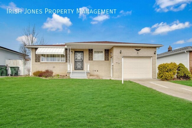 Building Photo - 310 Evane Dr