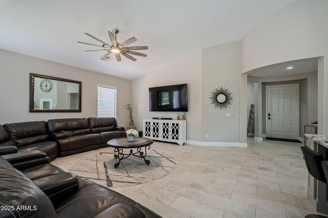 Building Photo - 2401 E Sequoia Dr