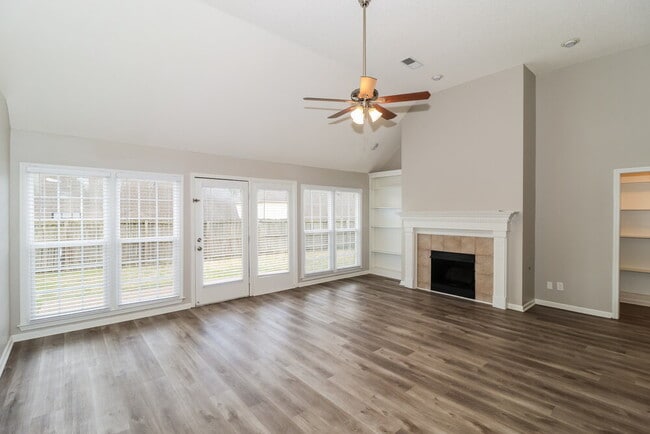 Foto del edificio - 9339 Chimneyrock Blvd.