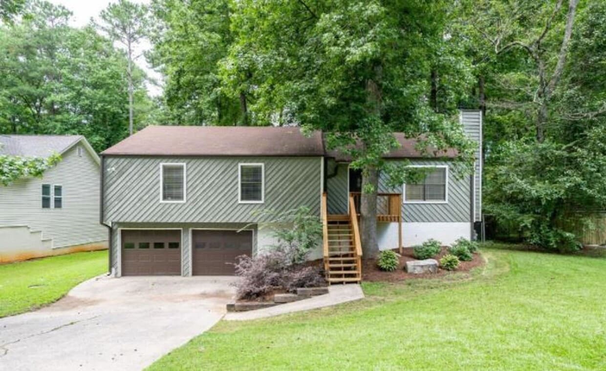 Primary Photo - 4 Bed/2 Bath w/ Huge Basement Minutes from...