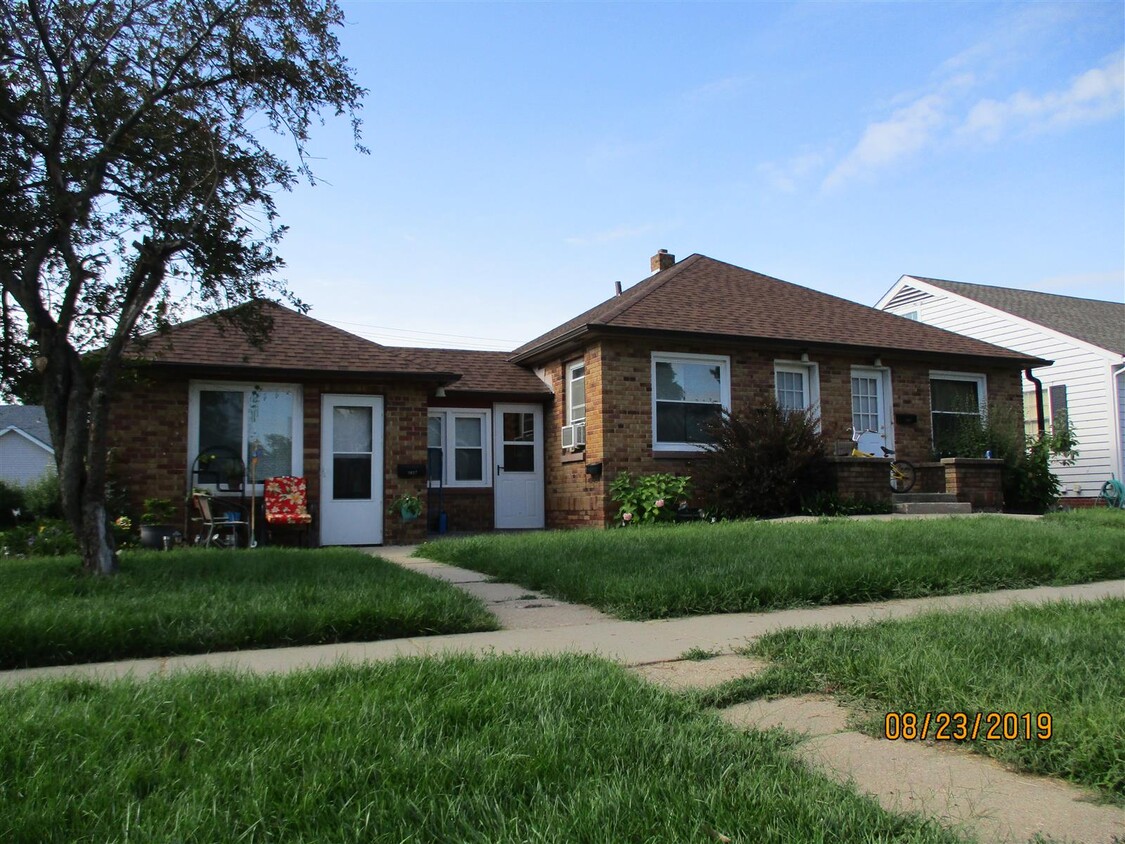 Primary Photo - 2033 Front St
