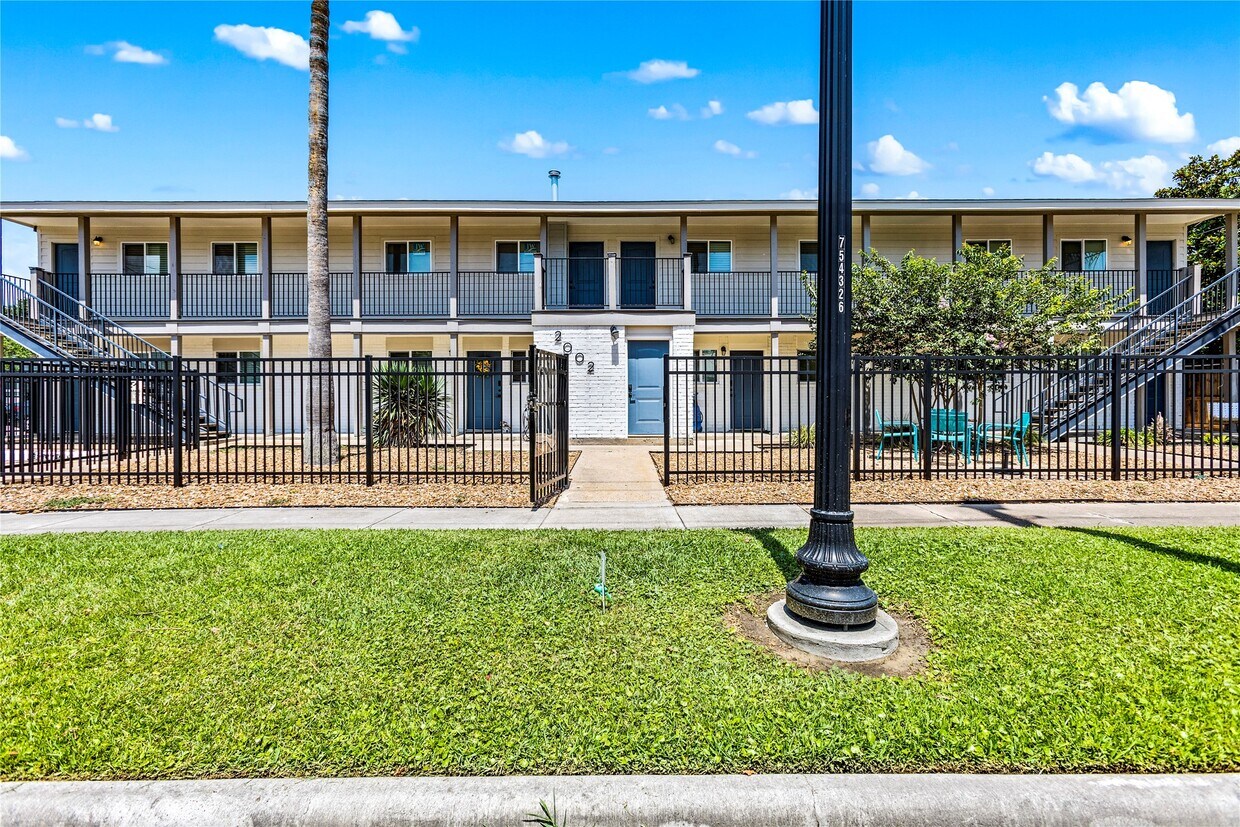 Foto principal - 2002 27th St
