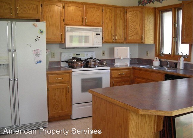 Building Photo - 3722 Everett Dr