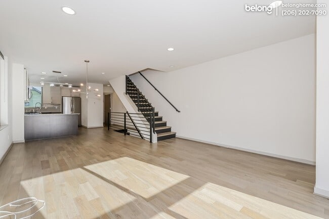 Building Photo - 504 N 105th St
