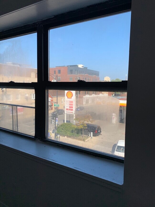 Foto del edificio - 952 N Damen Ave.