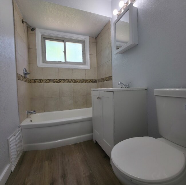 Foto del edificio - Single Family Home 3 beds 1 bath Available...