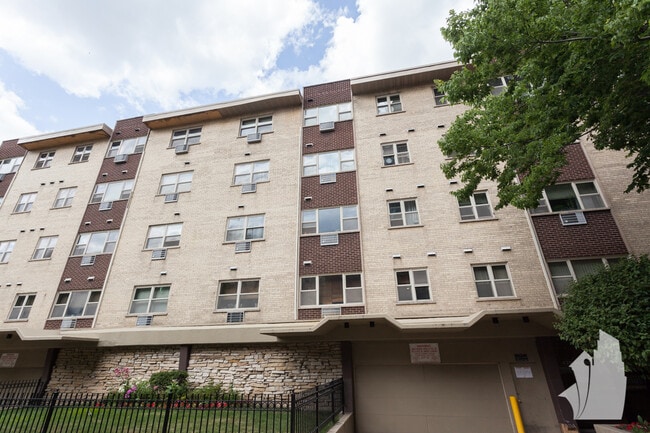 Building Photo - 420 W Aldine Ave