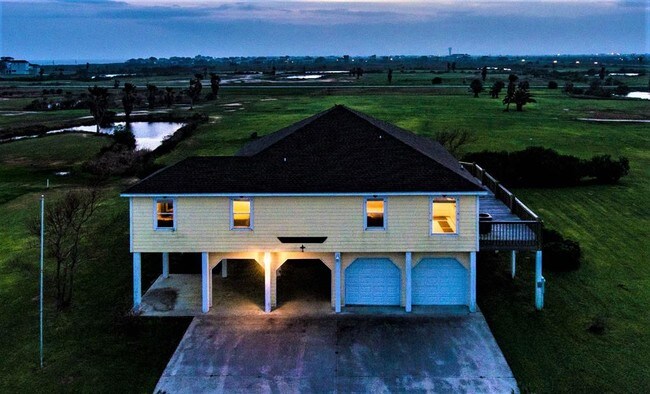 Building Photo - 909 Rancho Caribe Dr