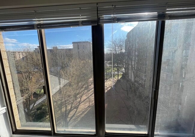 Building Photo - 6001 Arlington Blvd