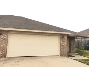 Building Photo - 962 Remington Dr