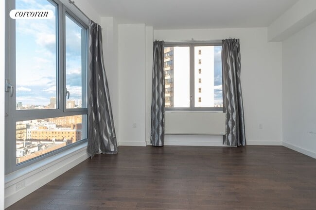 Building Photo - 321 W 110th St