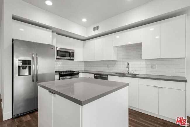 Foto del edificio - 1215 S Bedford St