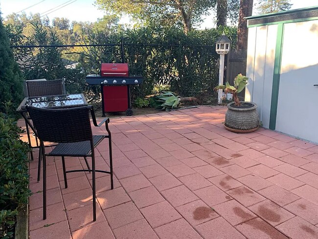 Foto del edificio - 700 Westmont Rd