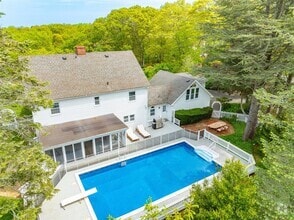 Building Photo - 110 Sleepy Hollow Ln