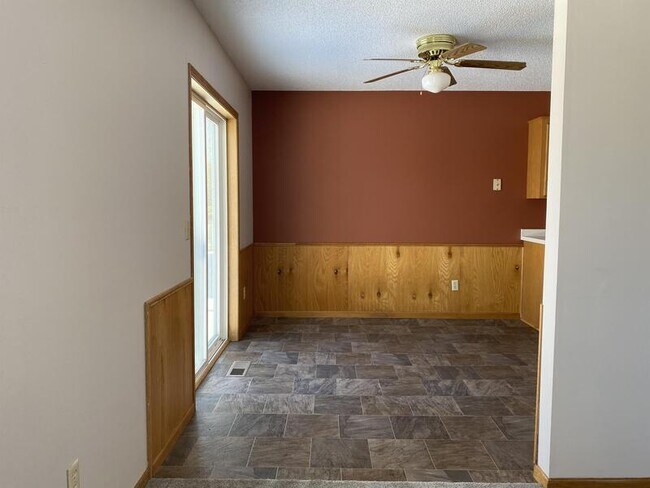 Building Photo - 5501 Mallard Ln
