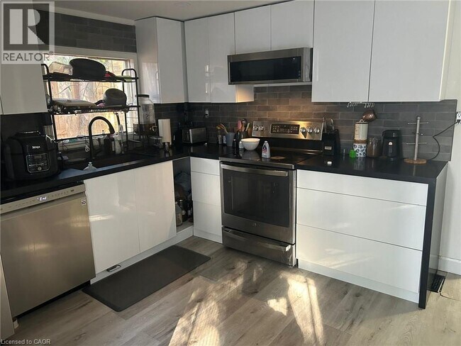 Building Photo - 159 Waterloo St