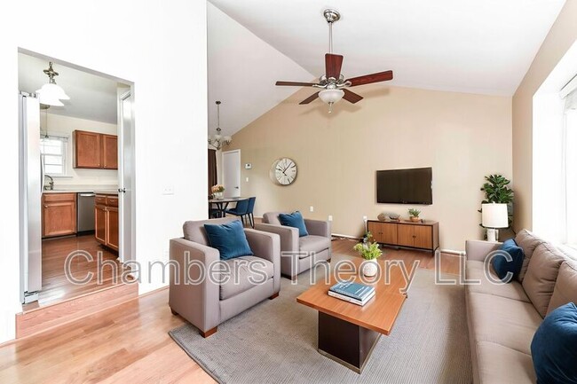 Foto del edificio - 10135 Forest Hill Cir