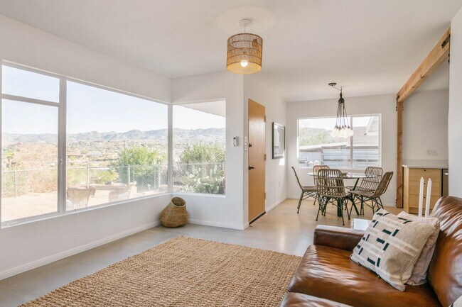 Foto del edificio - Modern 3-Bedroom Desert Bungalow with Stunning Views – Unfurnished - Price reflects MOVE IN SPECI...