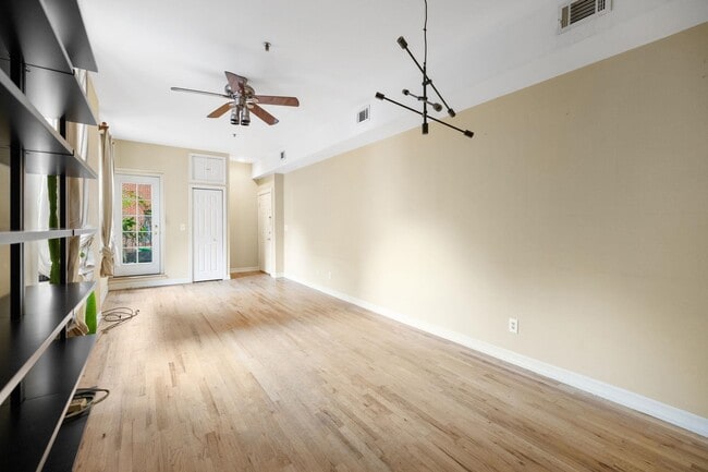 Building Photo - 343 Varick St