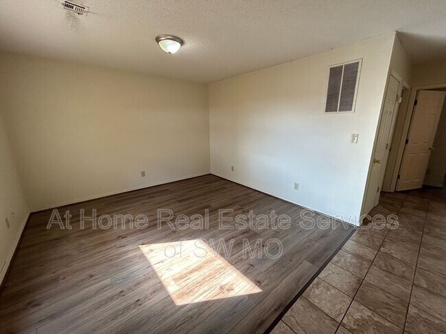 Building Photo - 900 S Crutcher Ave