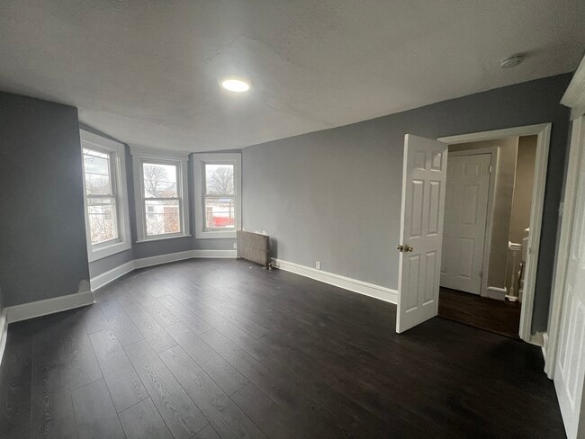 Building Photo - 218 S 11th St