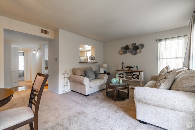 1 habitación, 1 baño - 725 pies cuadrados - Sala de estar - Canterbury Woods Apartments