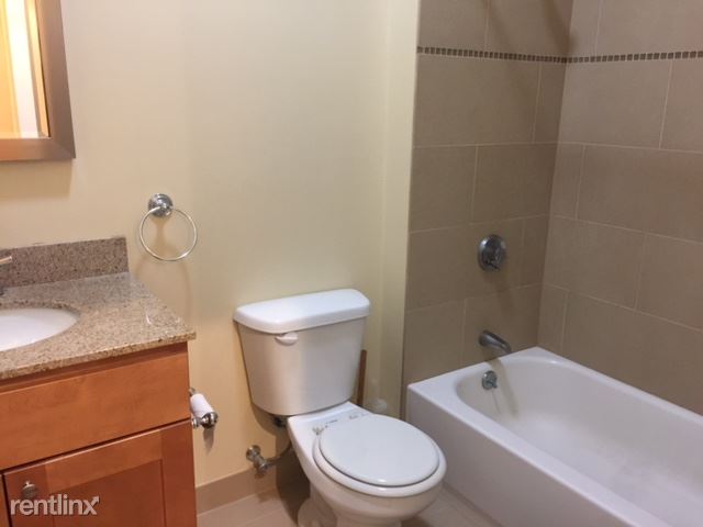 Foto del edificio - 395 W Broadway