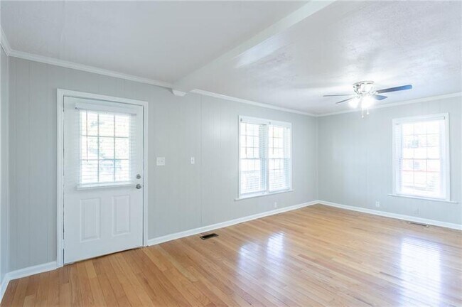 Building Photo - 4715 S Lee St