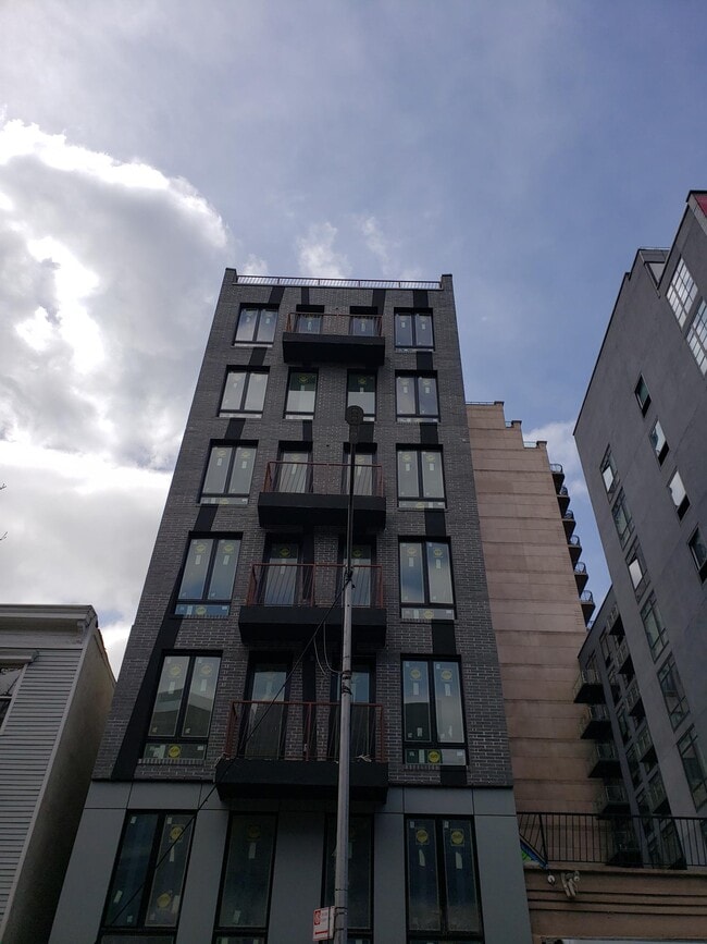 Building Photo - 14 Duffield St