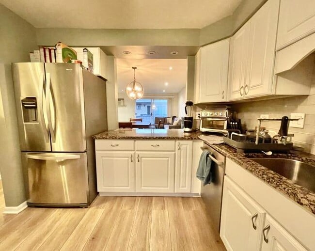 Building Photo - 2 bedroom in Chicago IL 60630