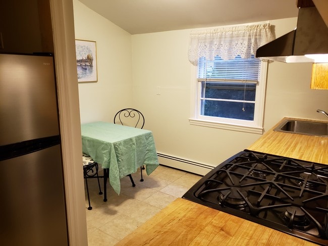 eat-in kitchen - 42 Carlisle Pl