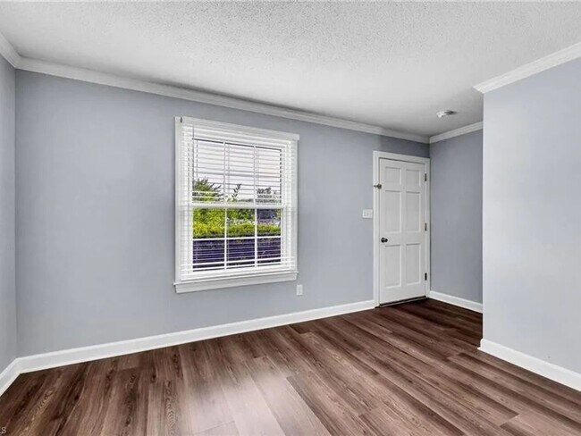 Building Photo - 2 Bedroom Condo in Clemmons near Publix
