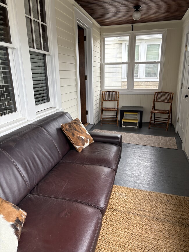 Building Photo - 211 Baldwin St