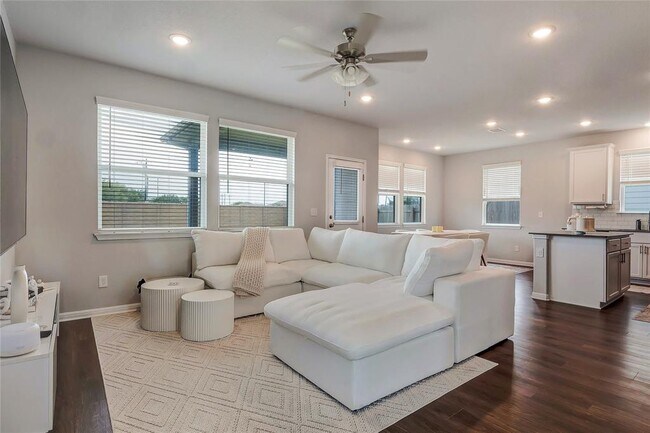 Foto del edificio - 6554 Marsh Ln