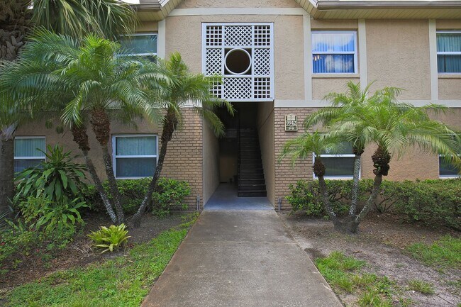 Building Photo - Modern 2/2 Condo in Hawthorne Village - Or...