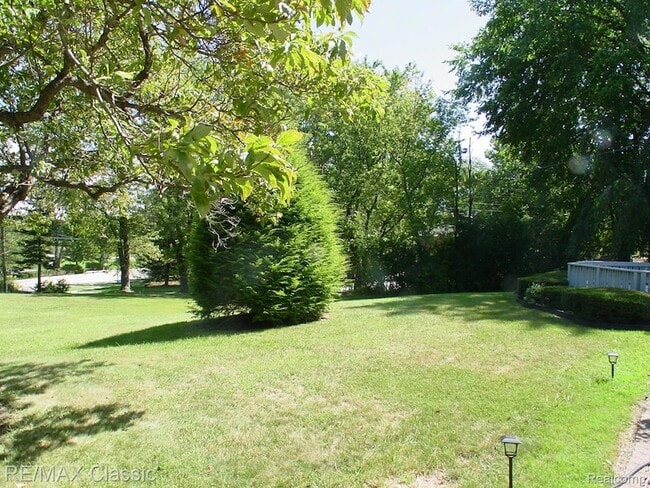 Building Photo - 47605 Powell Rd