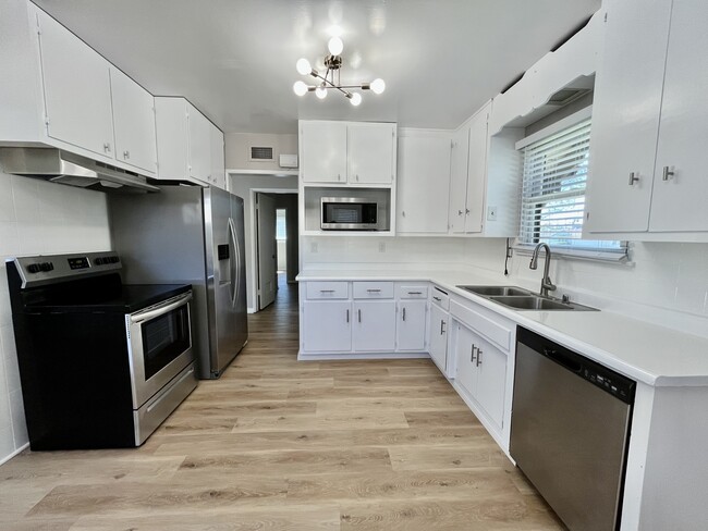 Building Photo - 7432 Donna Ave