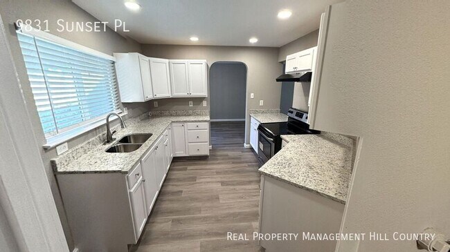 Foto del edificio - 9831 Sunset Pl