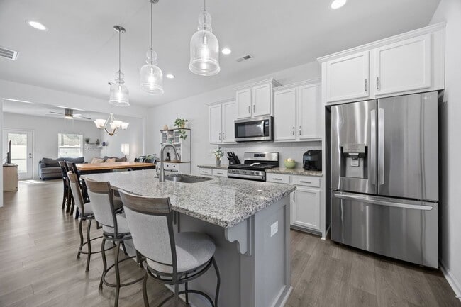 Building Photo - 7471 Hartsfield Dr