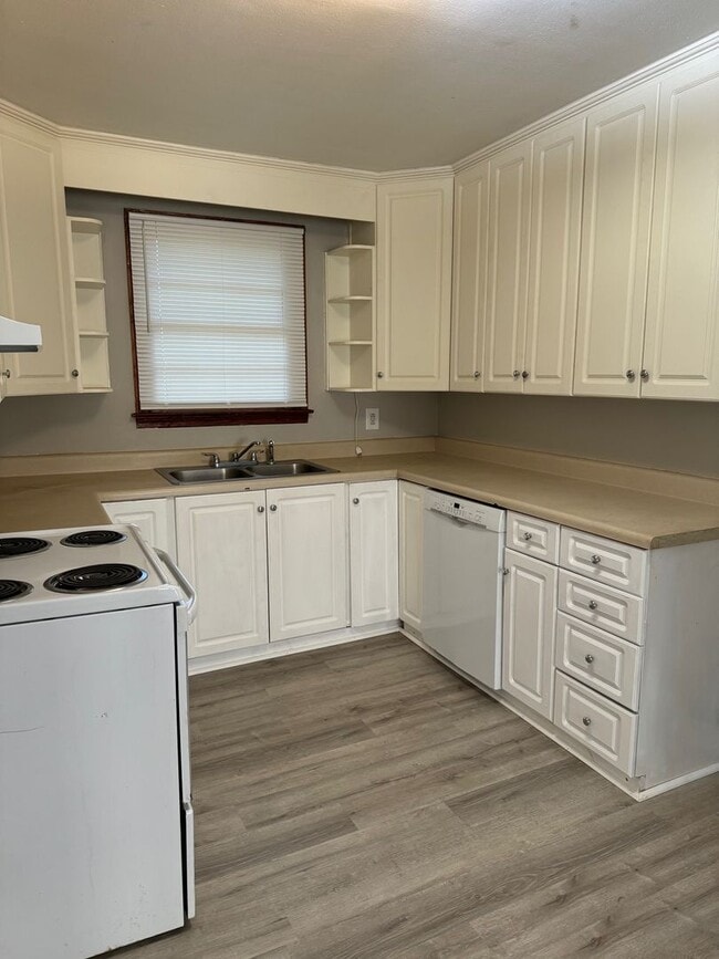 Foto del edificio - Beautiful 4 Bed, 2 Bath Brick Home Near Robins Air Force Base!