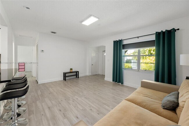Foto del edificio - 12215 NE 12th Pl