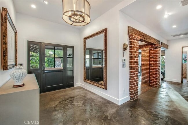 Building Photo - 27151 Mission Hills Dr